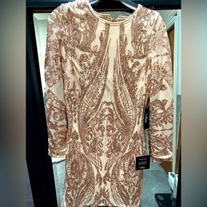 Lulu’s never worn TAGS ON nude/gold sequined cocktail dress size S